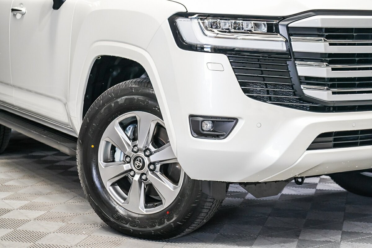 Toyota Landcruiser image 2