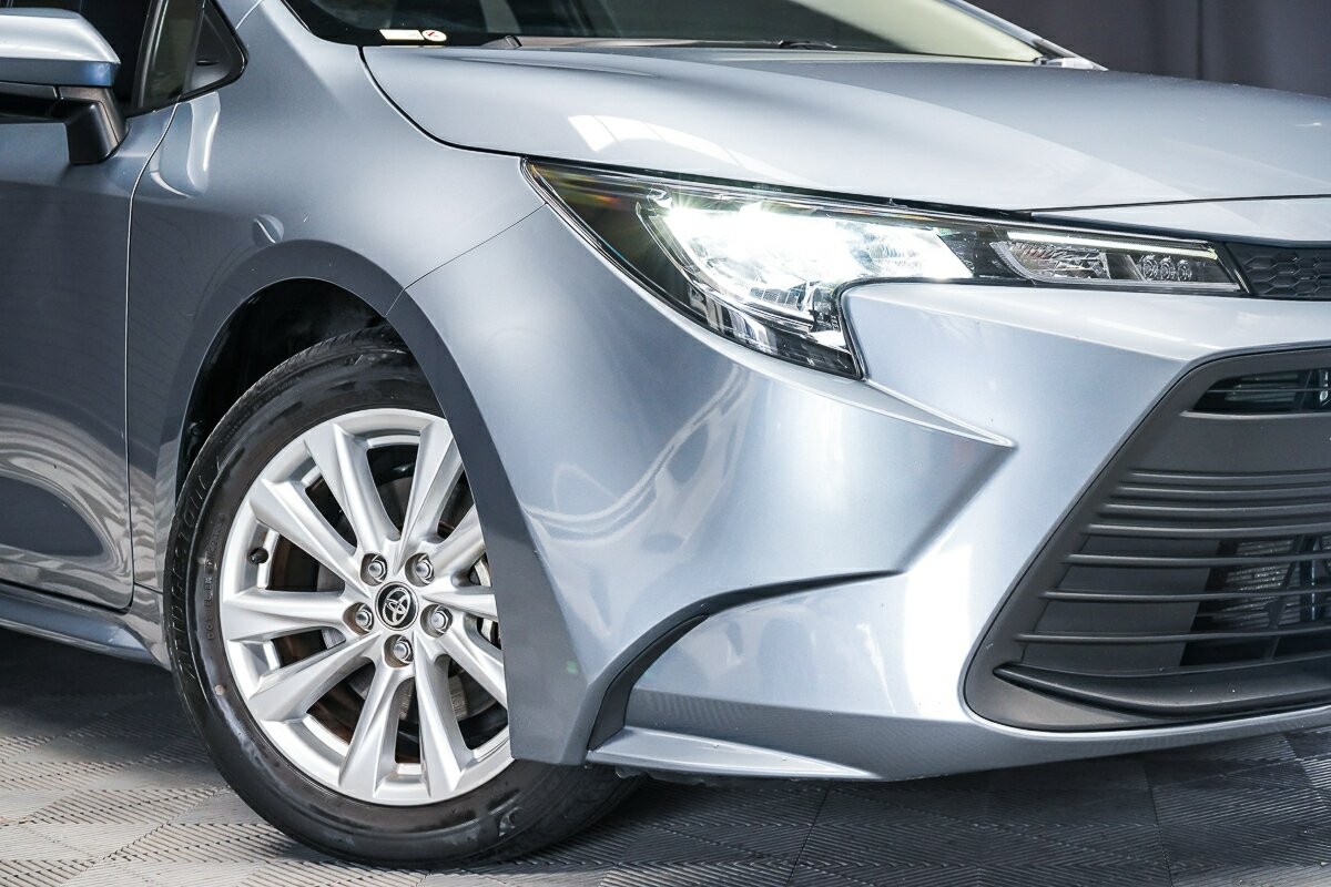 Toyota Corolla image 2