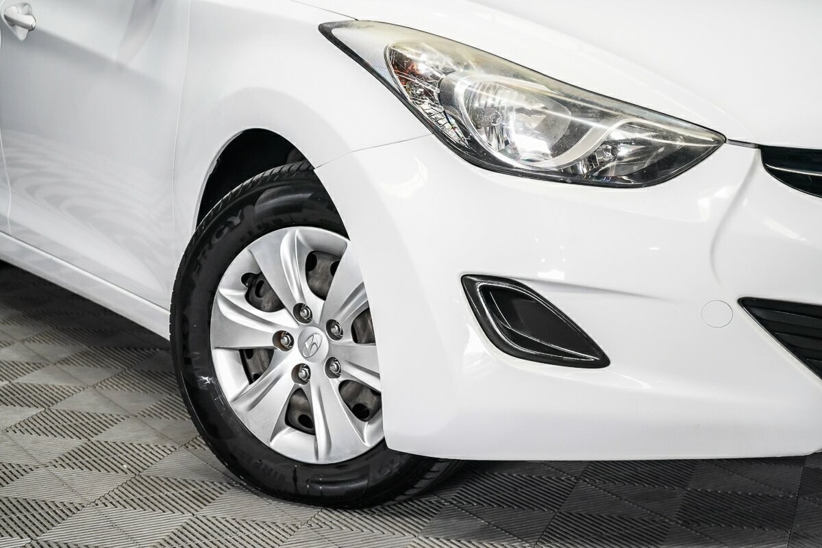 Hyundai Elantra image 2