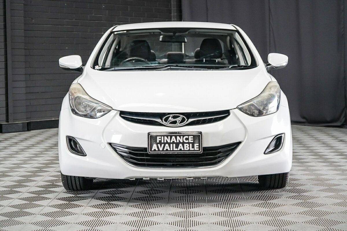 Hyundai Elantra image 3