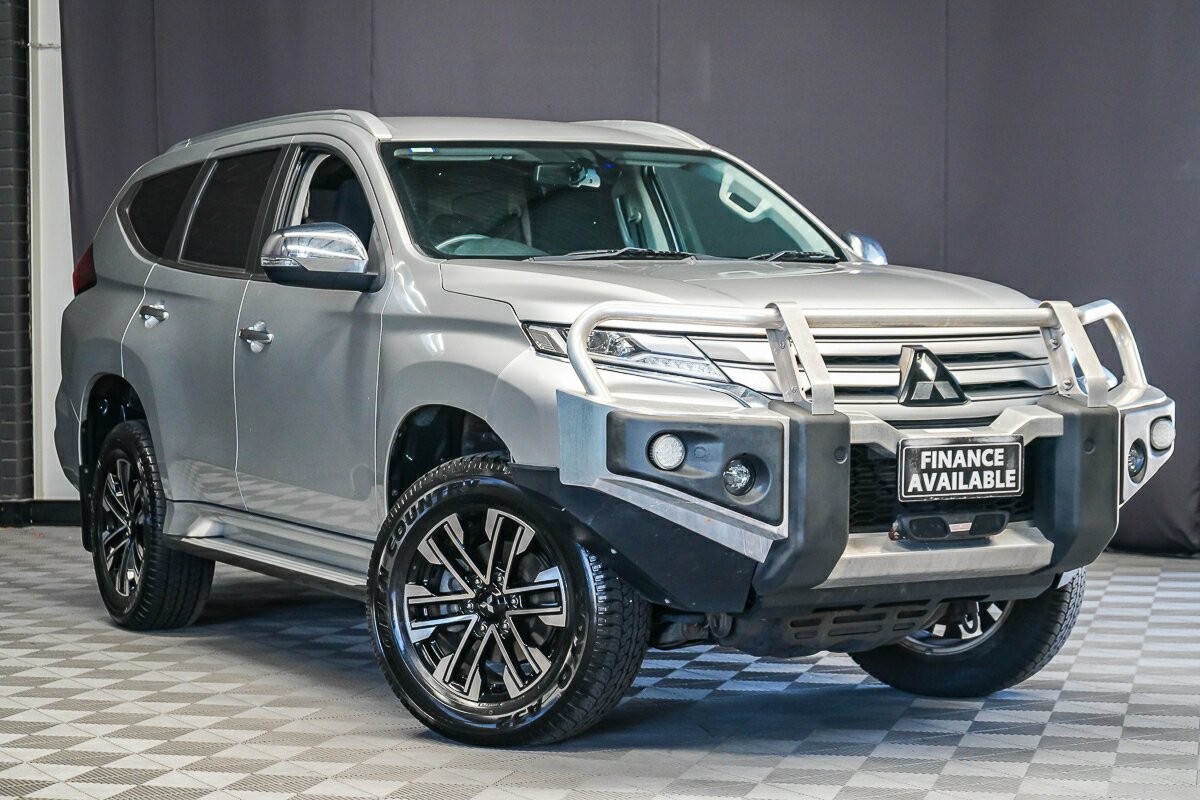 Mitsubishi Pajero Sport image 1