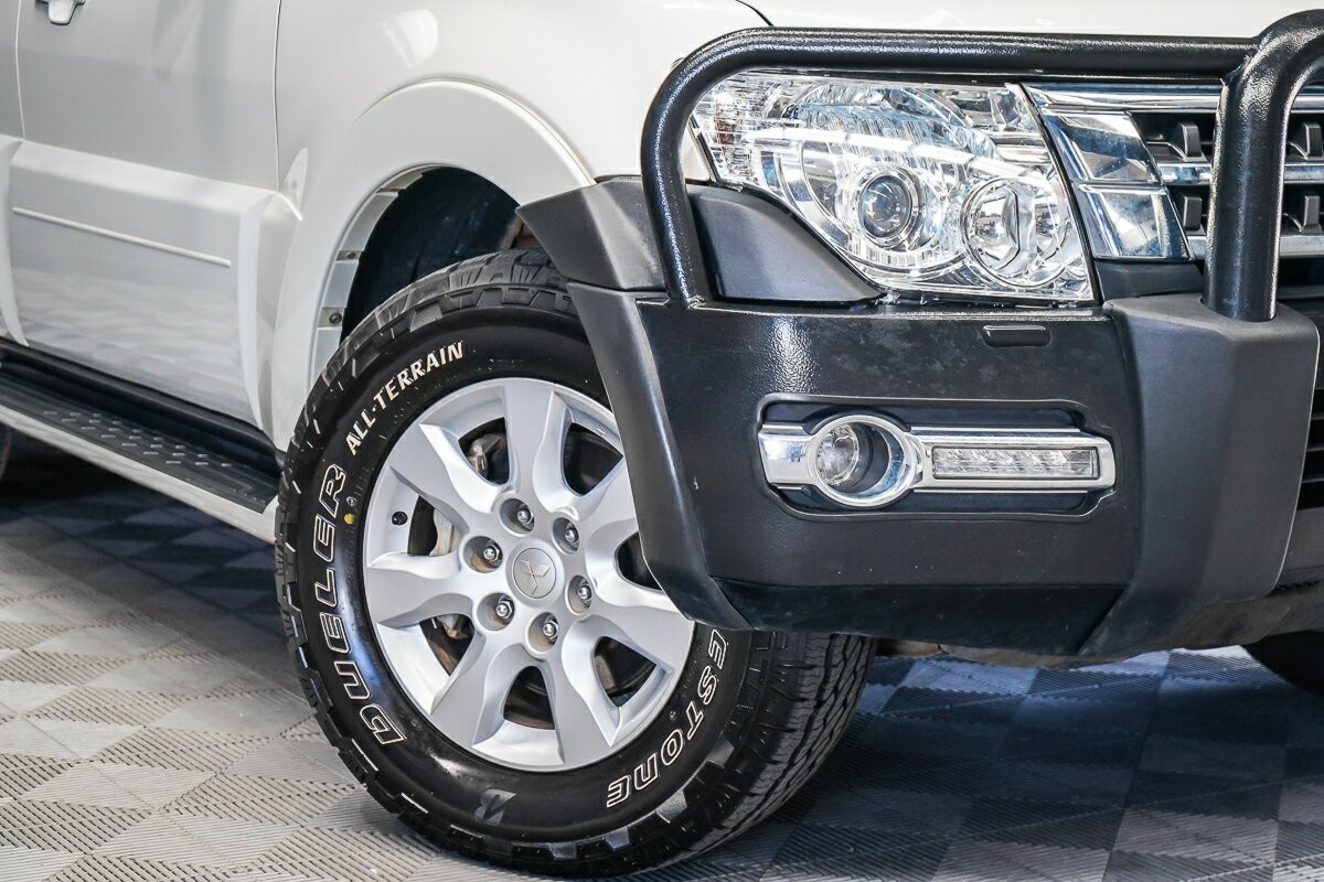 Mitsubishi Pajero image 2