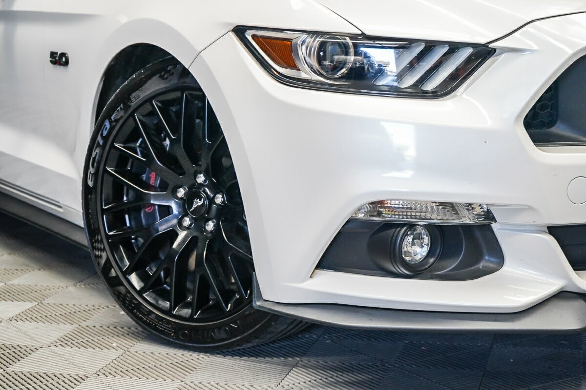 Ford Mustang image 2