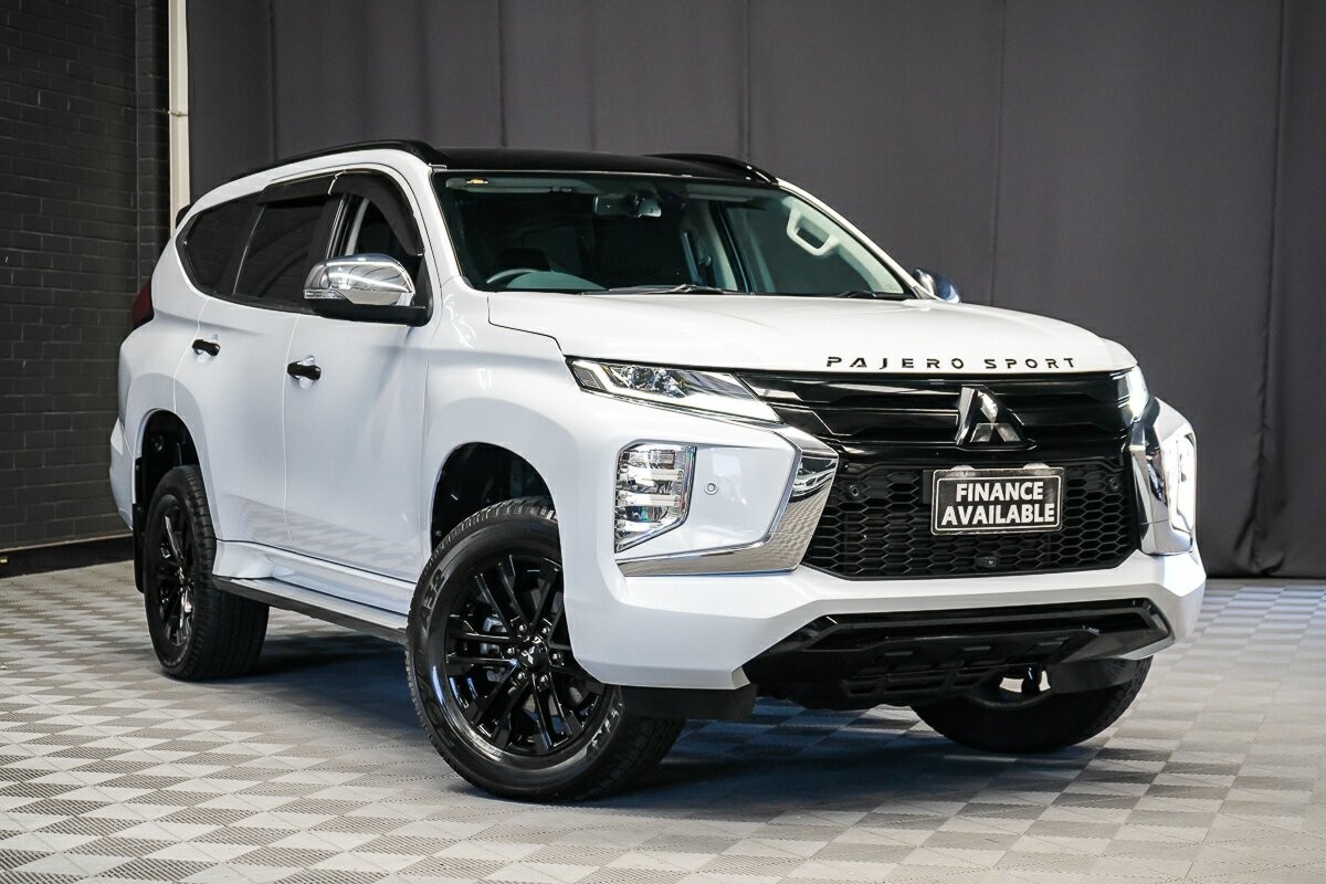 Mitsubishi Pajero Sport image 1