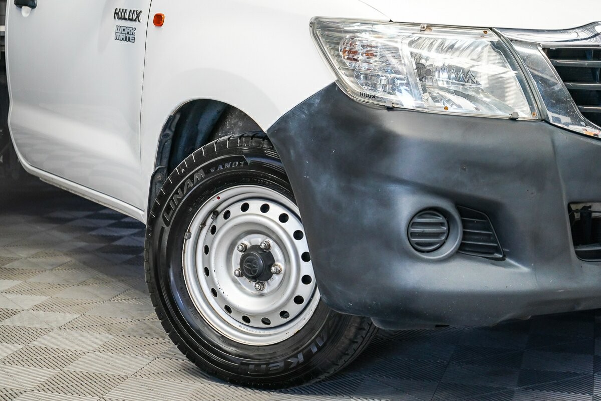 Toyota Hilux image 2