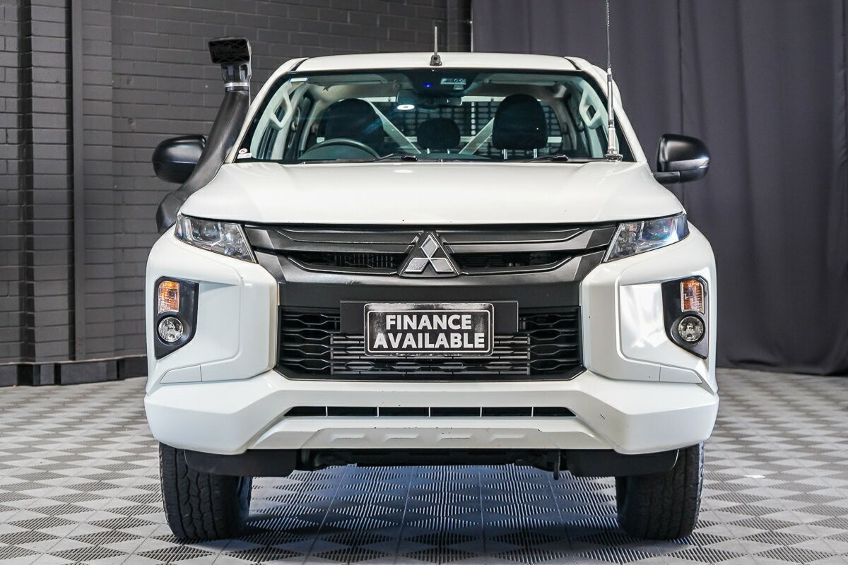 Mitsubishi Triton image 3