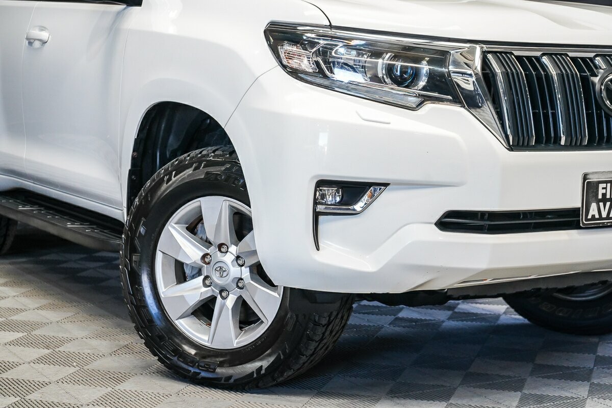 Toyota Landcruiser Prado image 2
