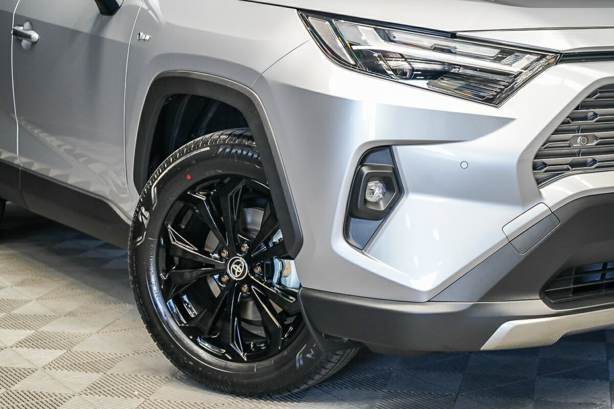 Toyota Rav4 image 2