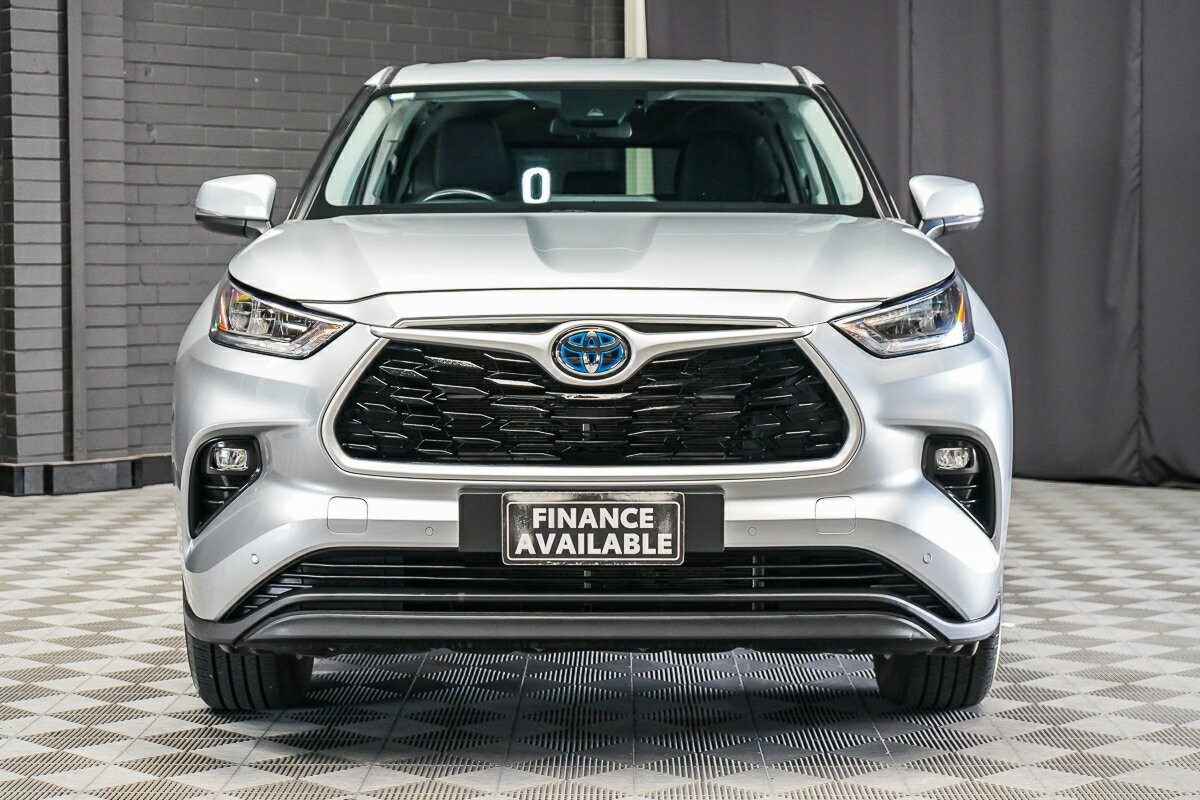 Toyota Kluger image 3
