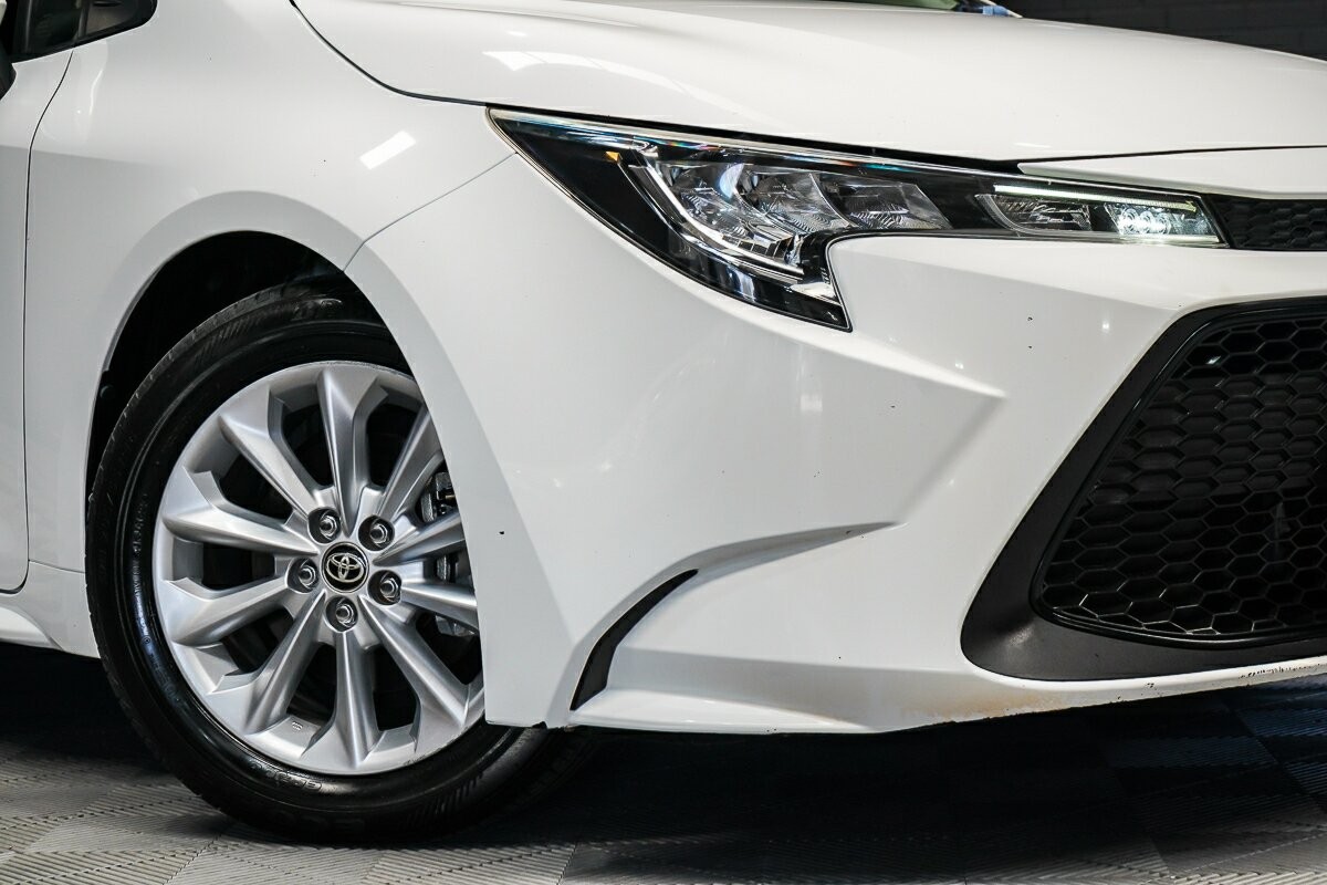 Toyota Corolla image 2