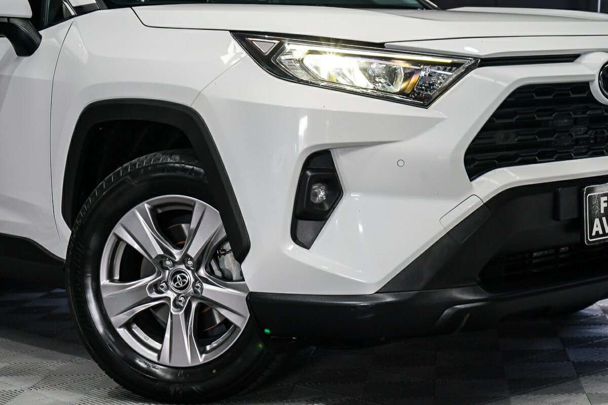Toyota Rav4 image 2