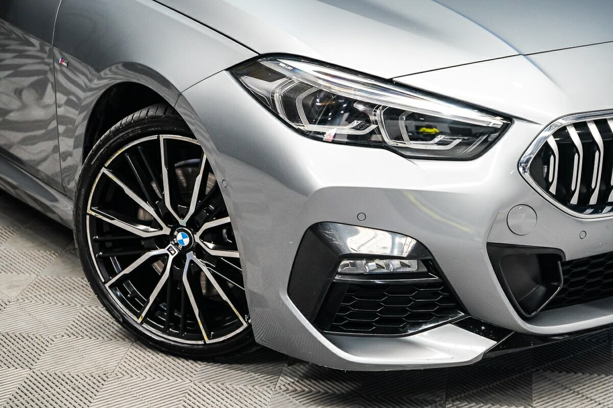 BMW 2 Series image 2