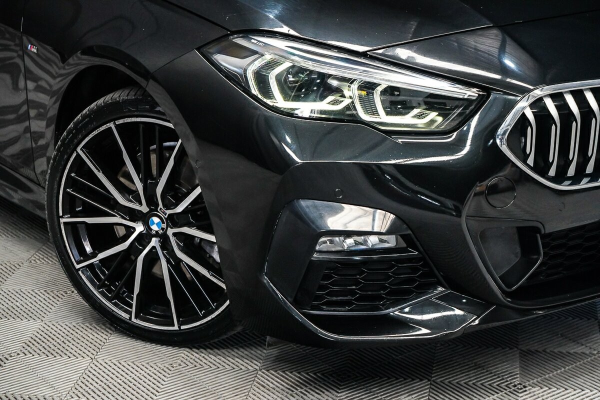 BMW 2 Series image 2