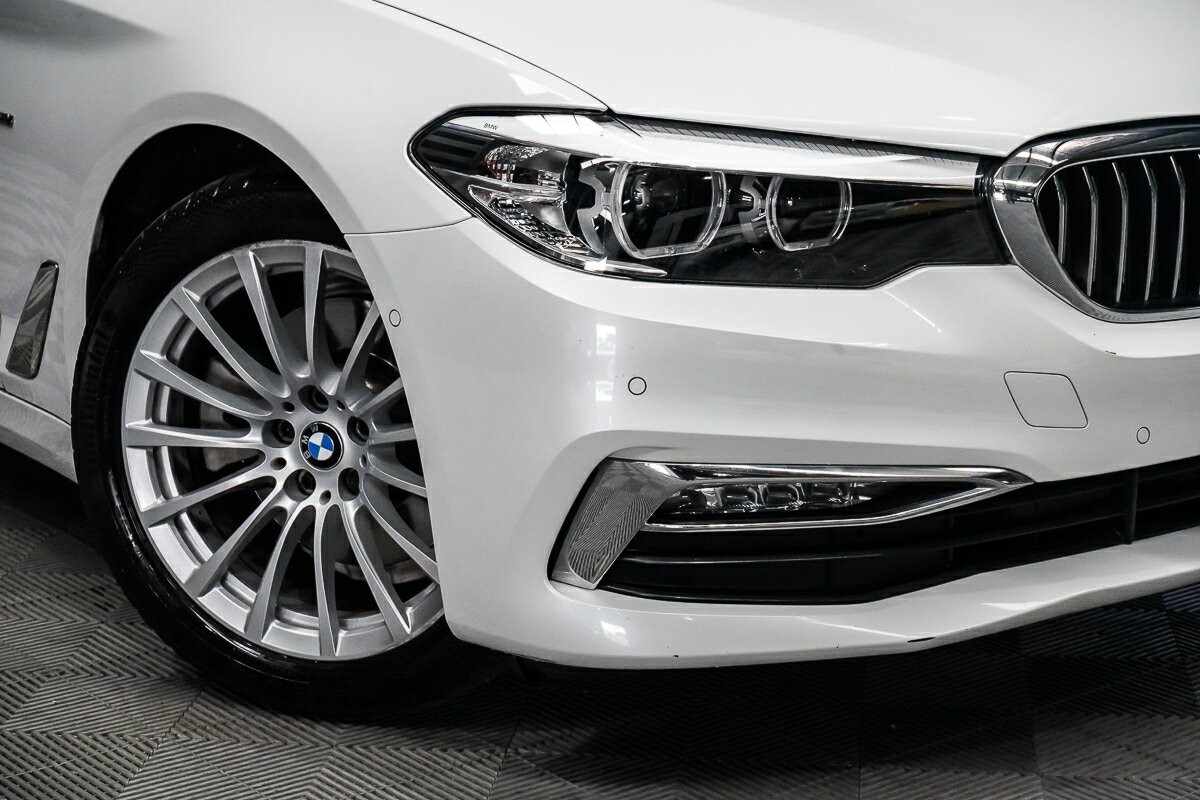 BMW 5 Series image 2