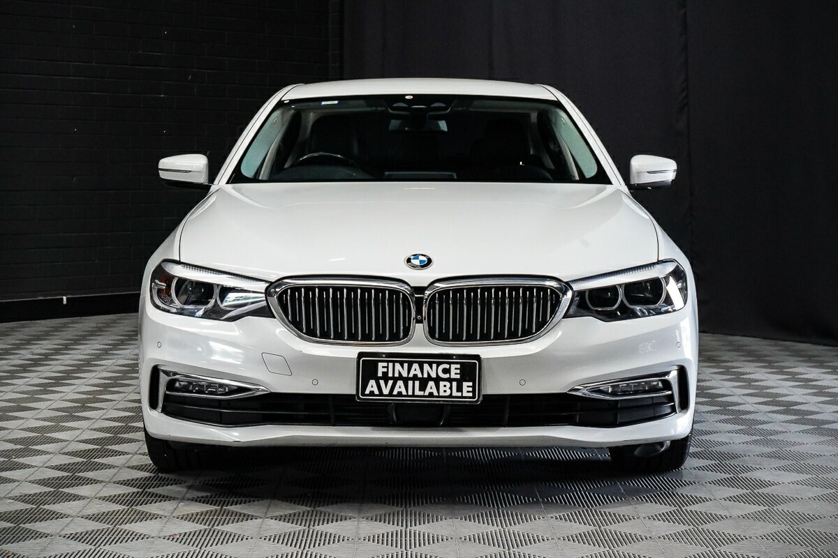BMW 5 Series image 3