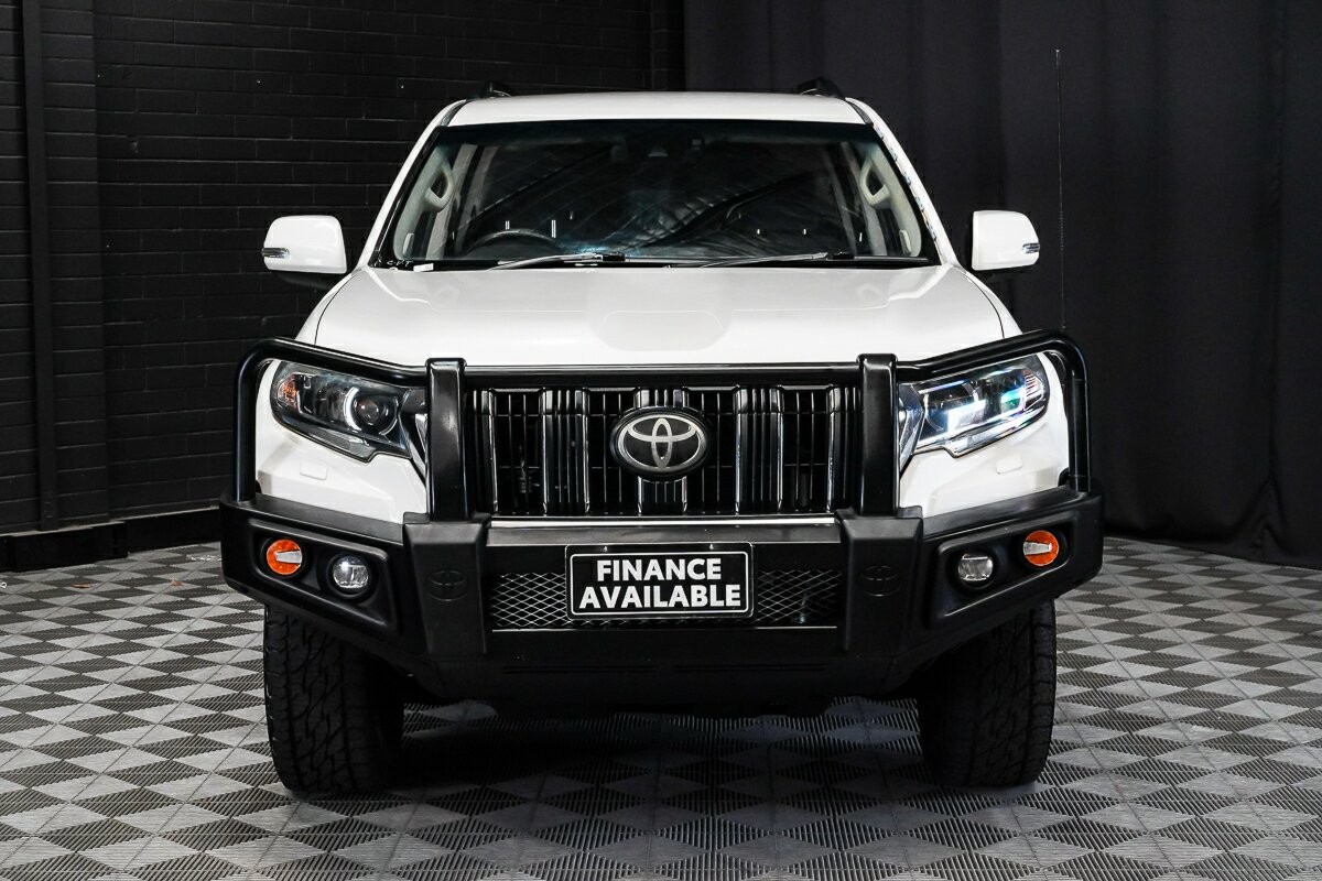 Toyota Landcruiser Prado image 3