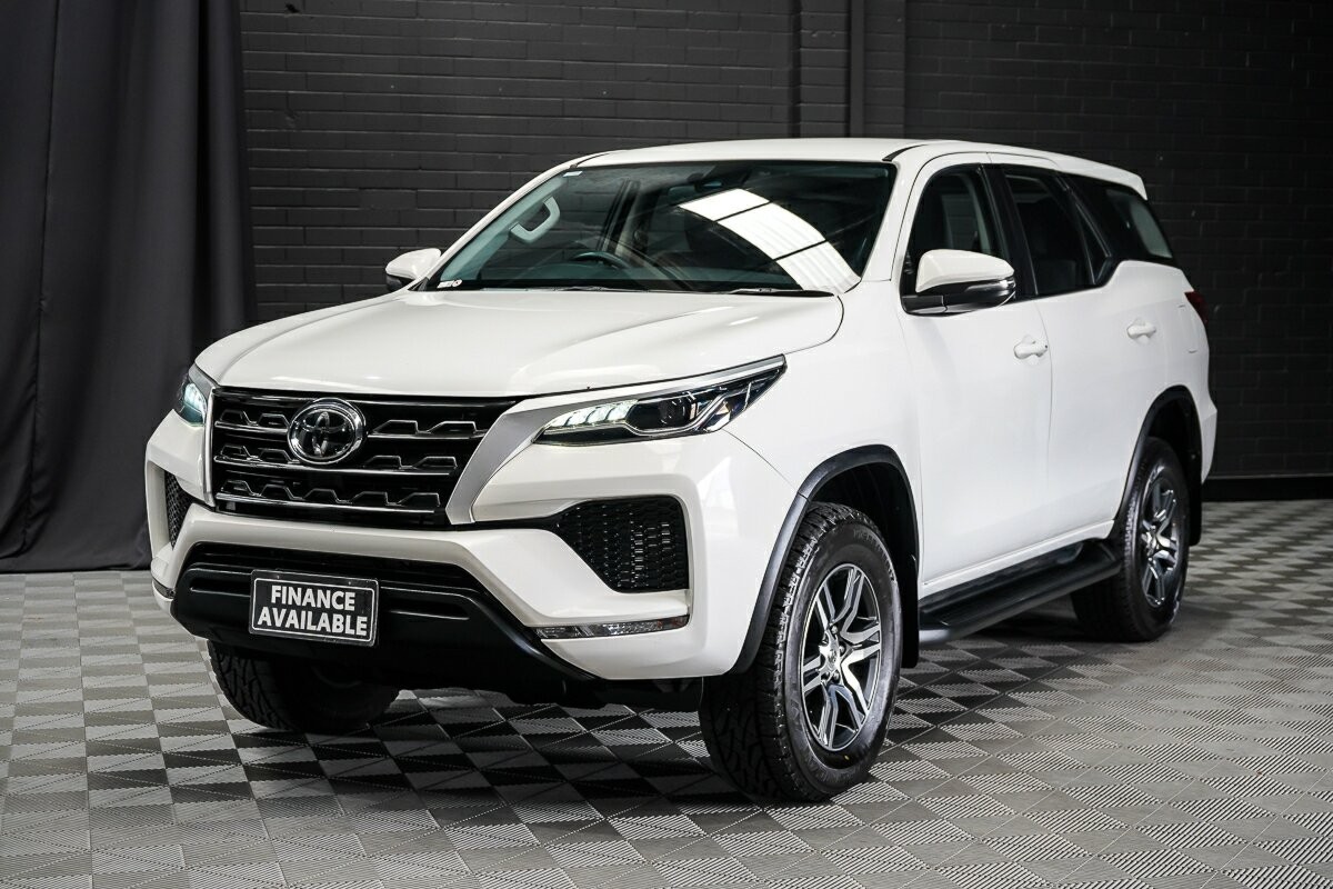 Toyota Fortuner image 4