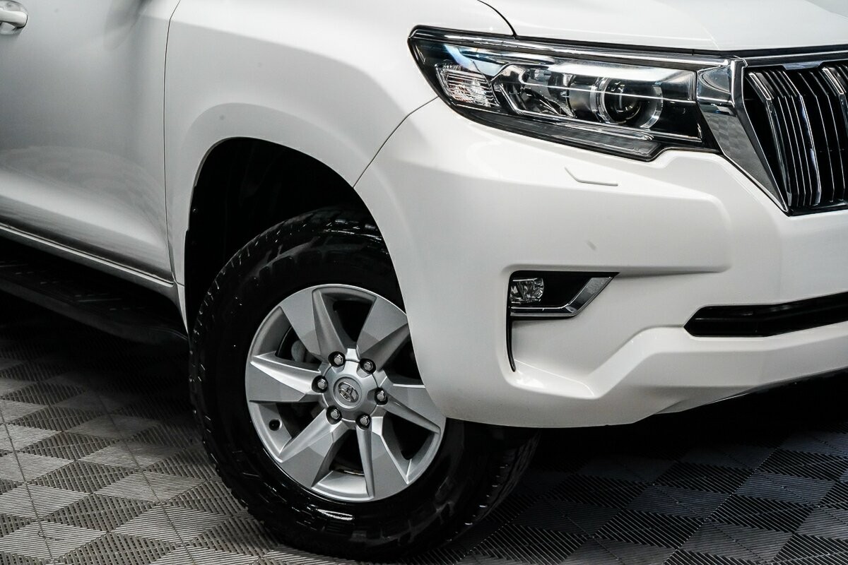 Toyota Landcruiser Prado image 2