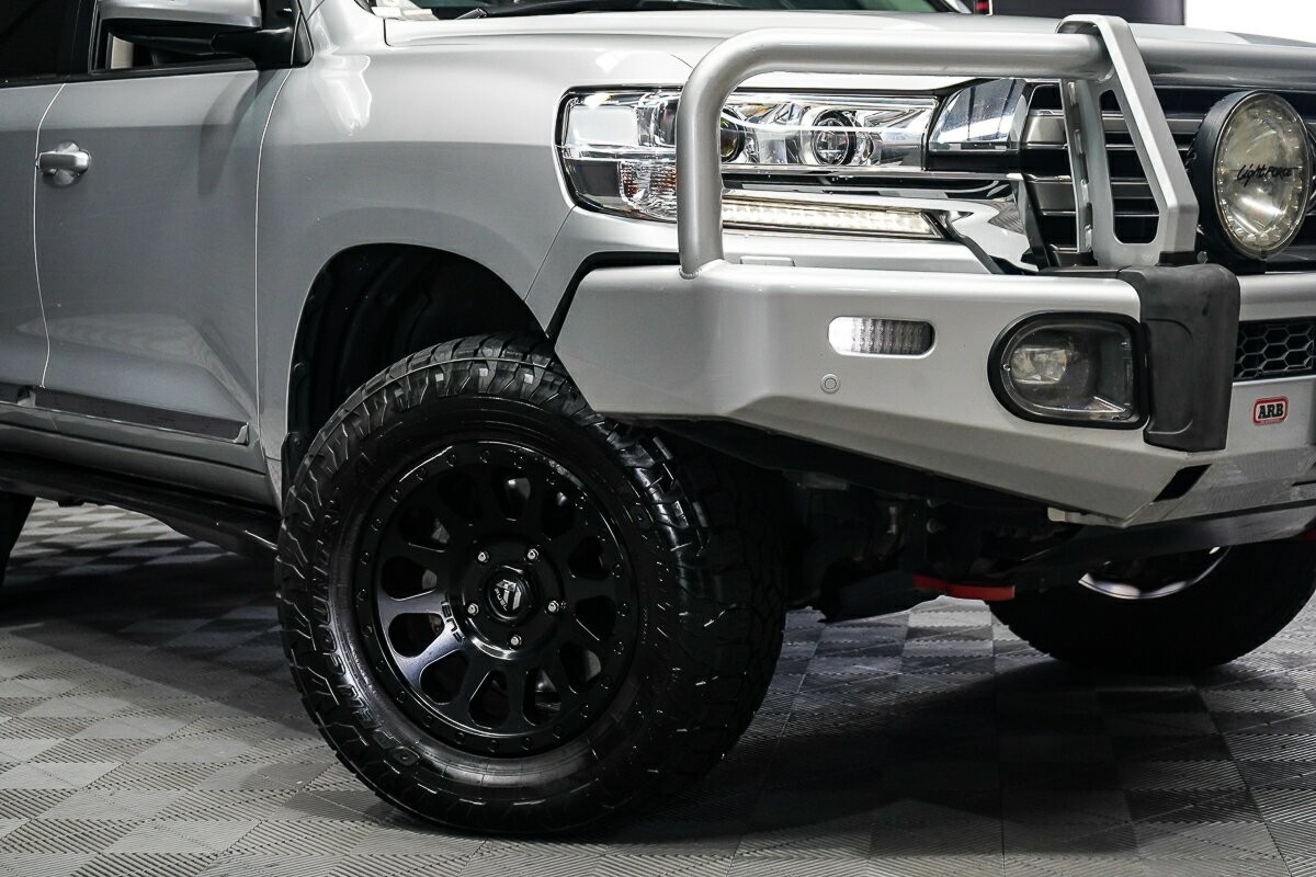 Toyota Landcruiser image 2