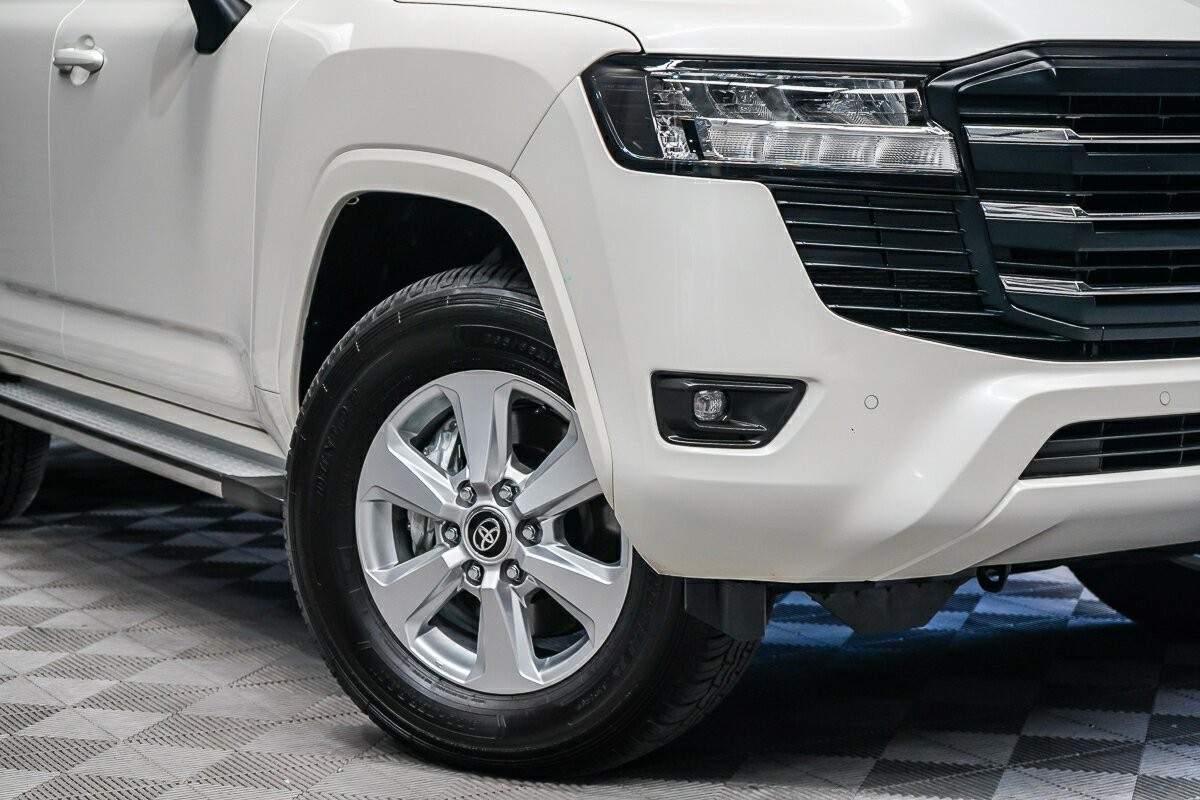 Toyota Landcruiser image 2