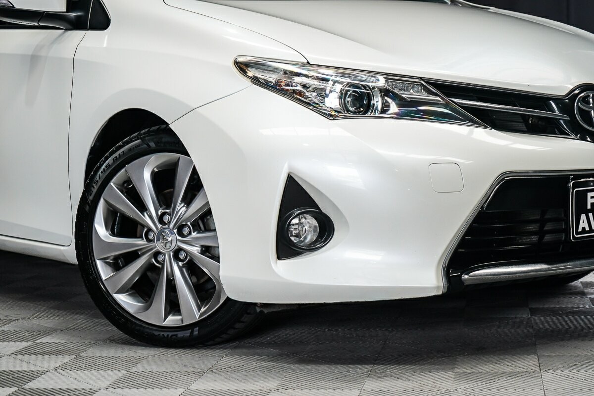 Toyota Corolla image 2