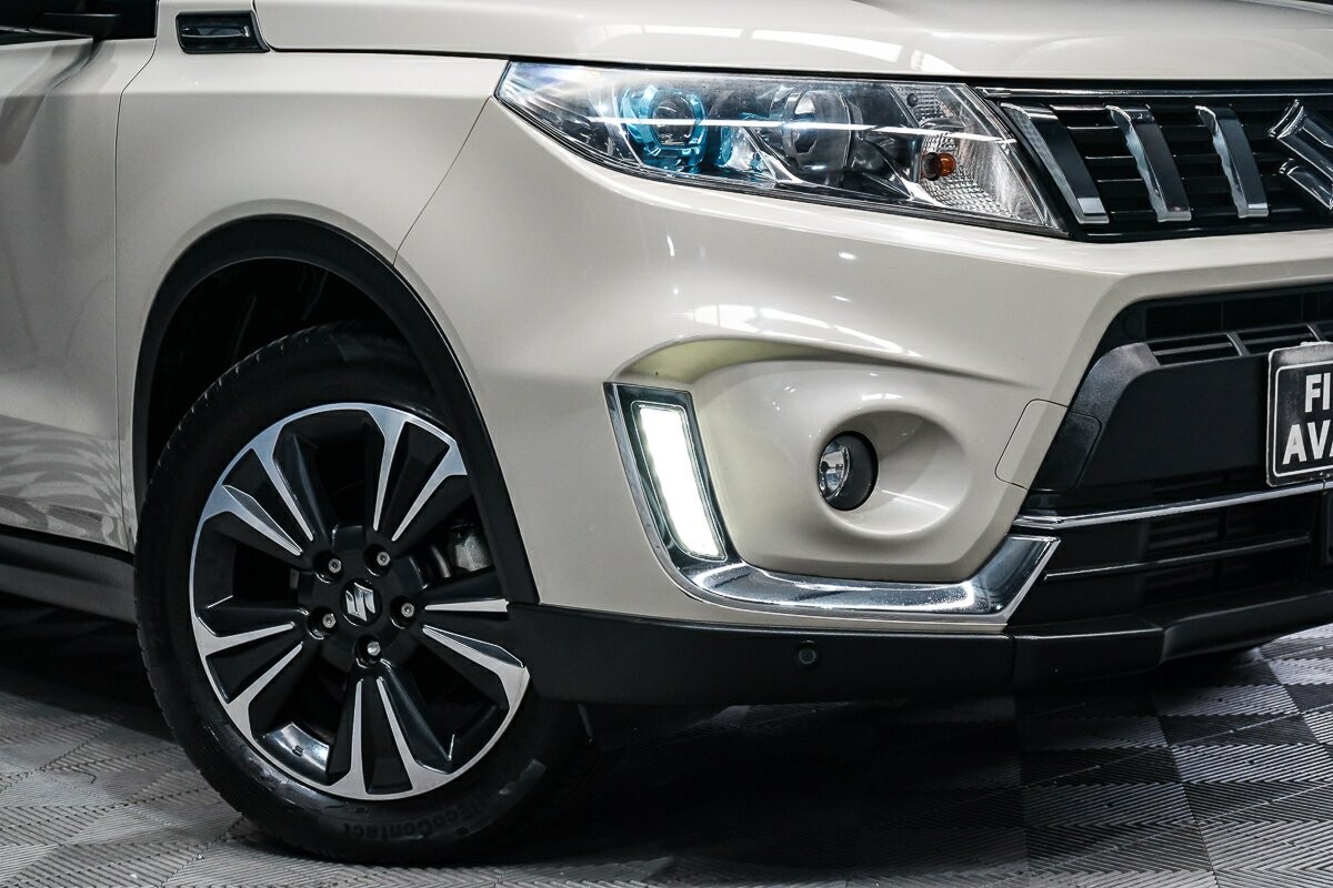 Suzuki Vitara image 2