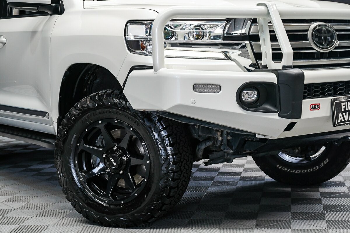 Toyota Landcruiser image 2