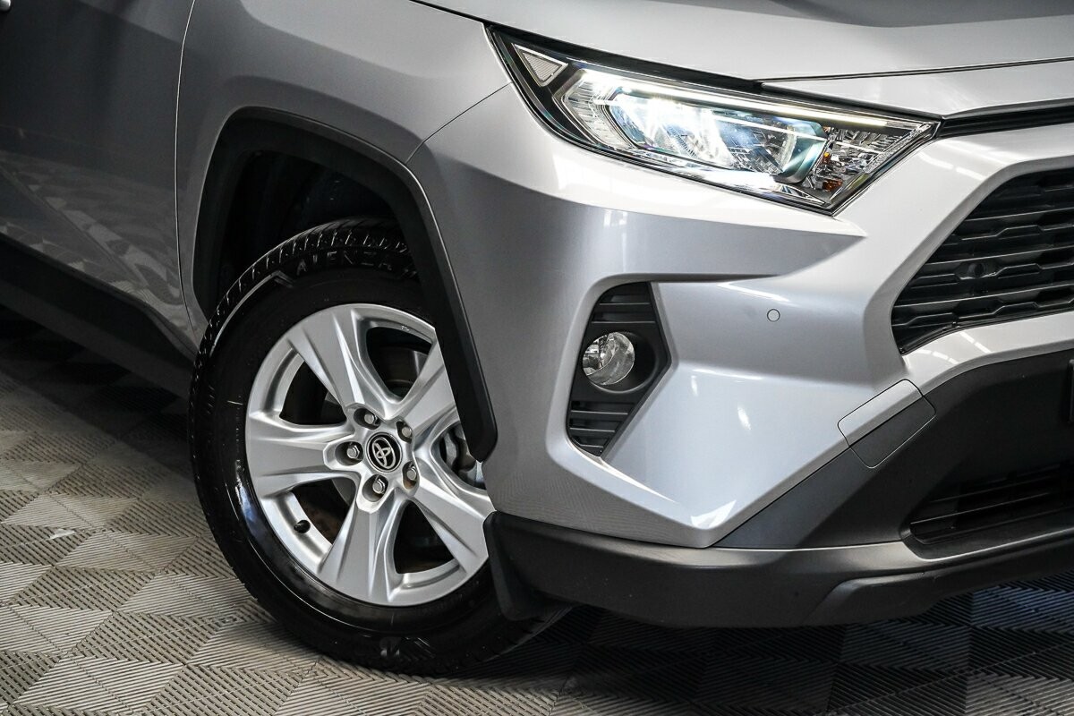 Toyota Rav4 image 2