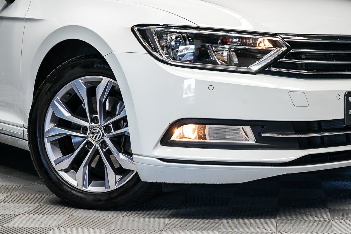 Volkswagen Passat image 2