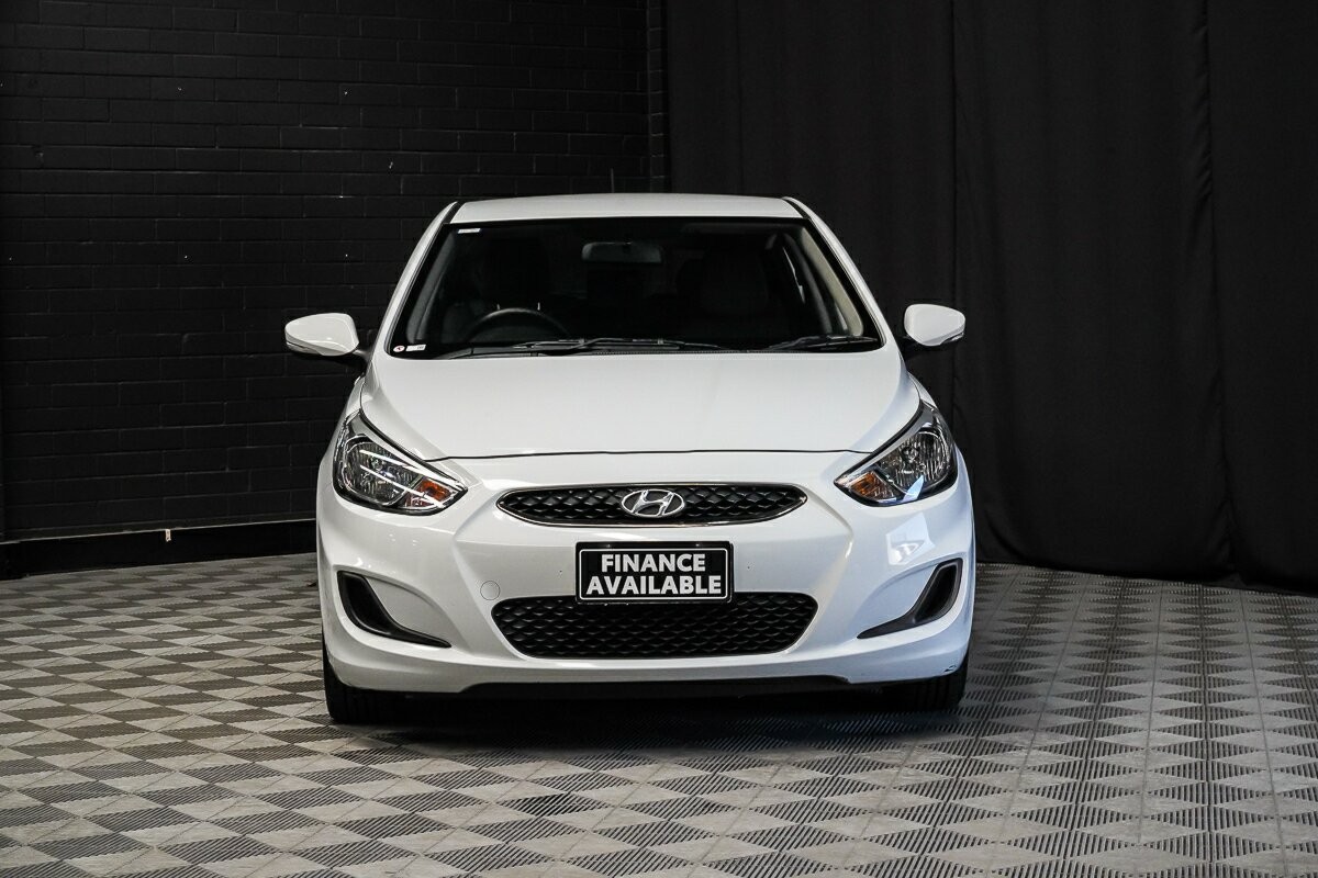 Hyundai Accent image 3