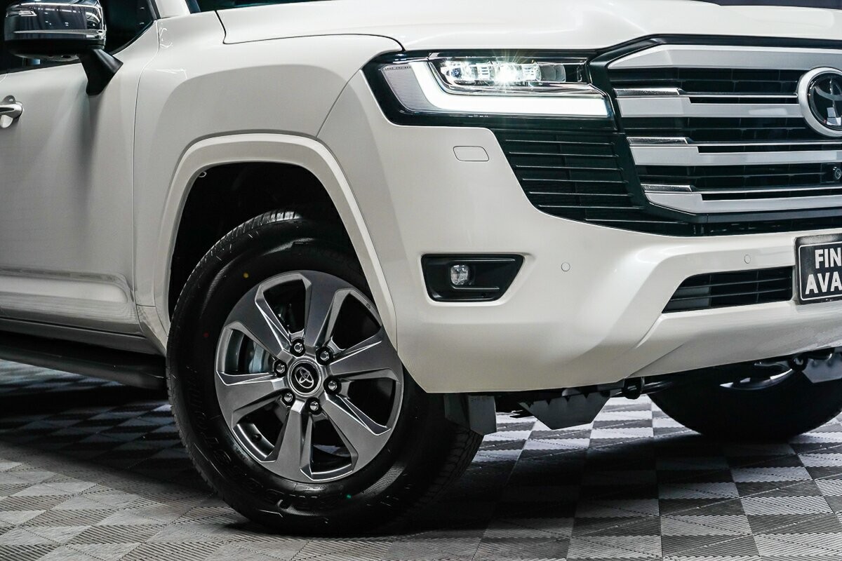 Toyota Landcruiser image 2