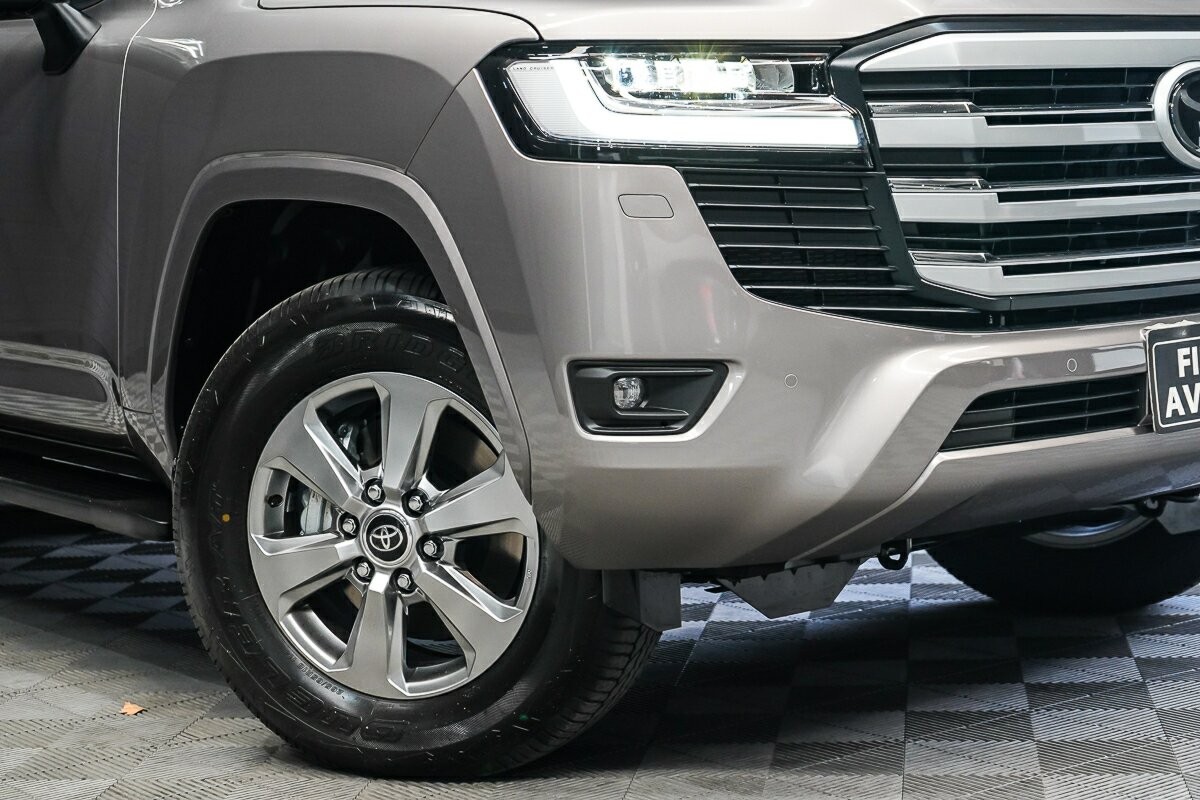 Toyota Landcruiser image 2