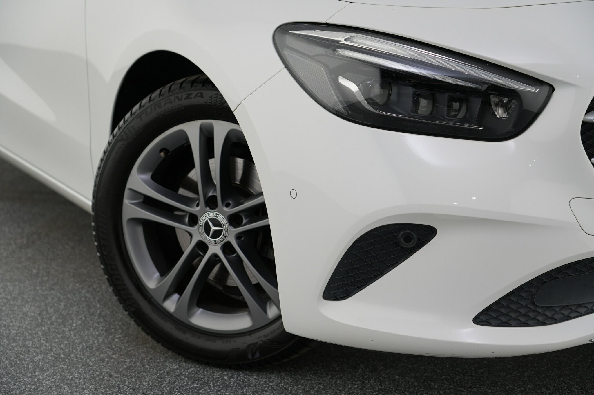 Mercedes Benz B-class image 2