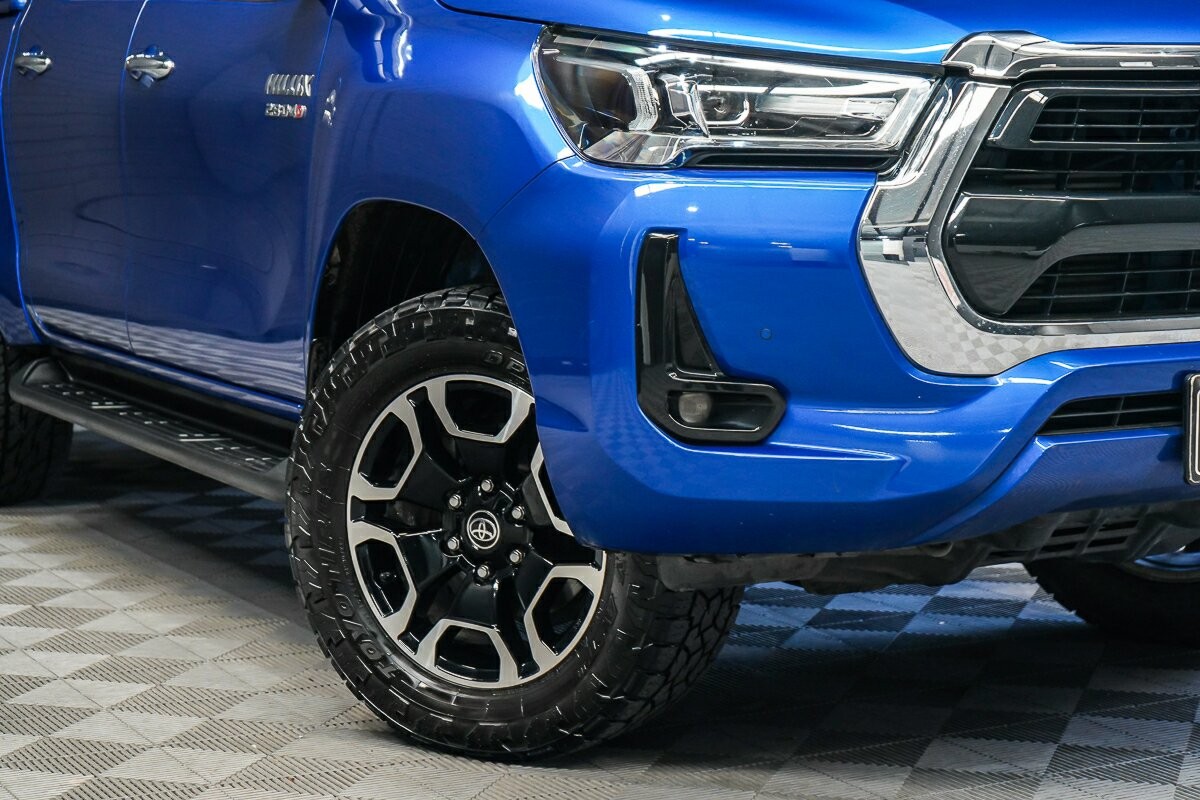Toyota Hilux image 2