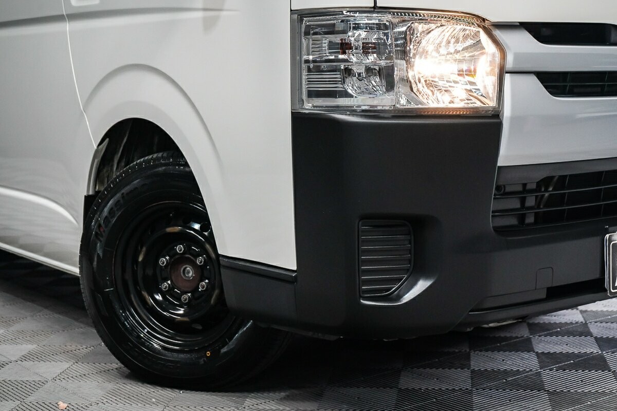 Toyota Hiace image 2