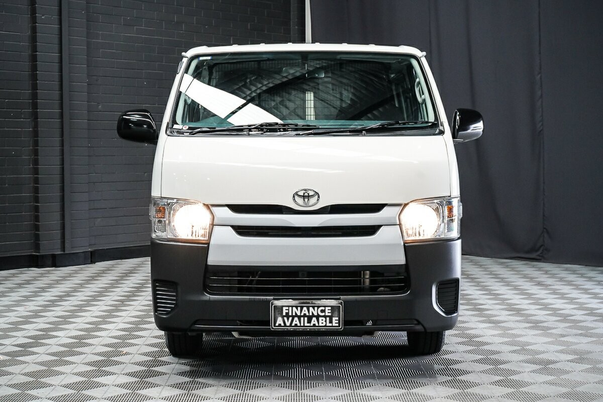 Toyota Hiace image 3