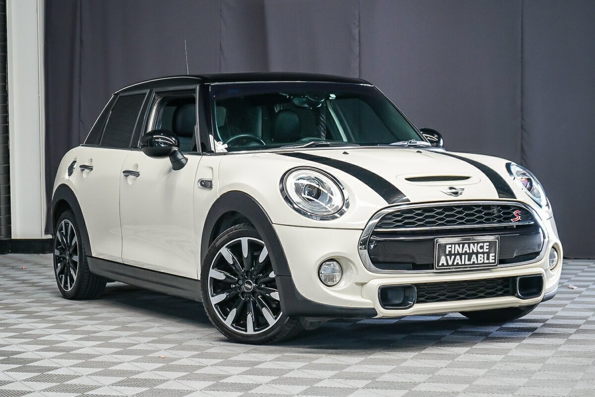 Mini Hatch image 1