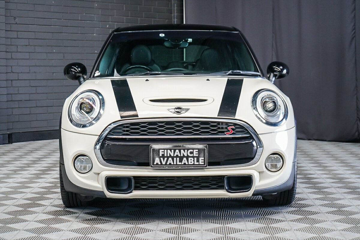 Mini Hatch image 3