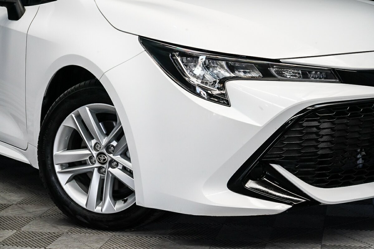 Toyota Corolla image 2