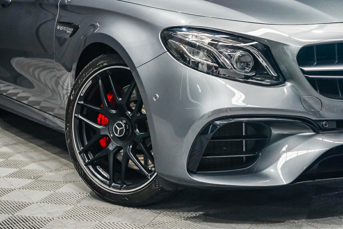 Mercedes Benz E-class image 2