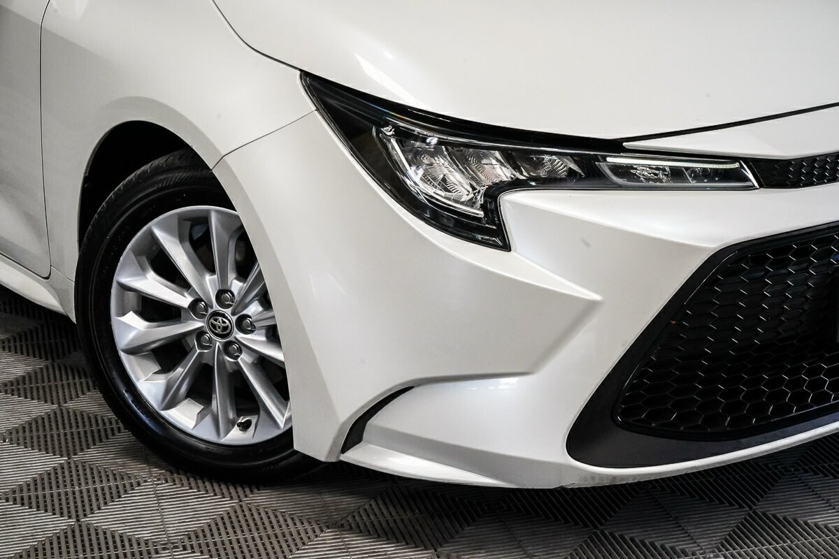 Toyota Corolla image 2