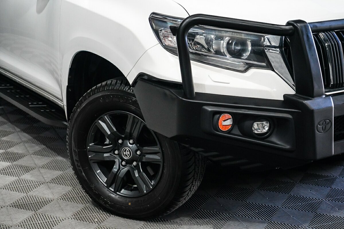 Toyota Landcruiser Prado image 2