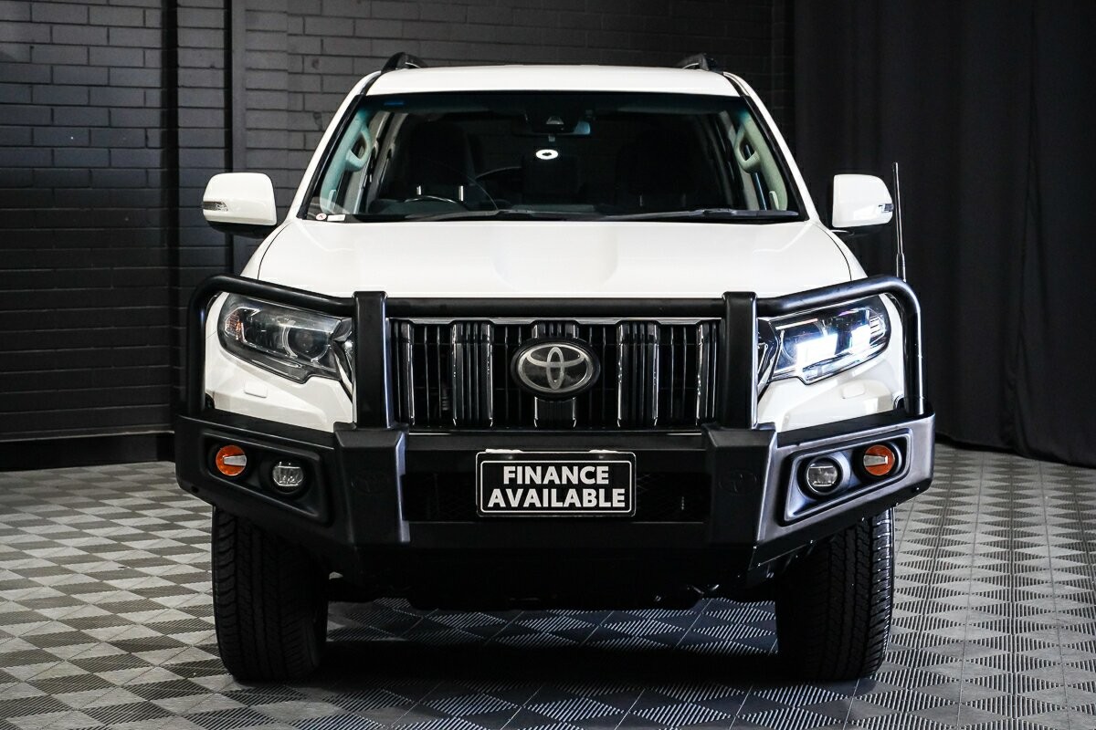 Toyota Landcruiser Prado image 3