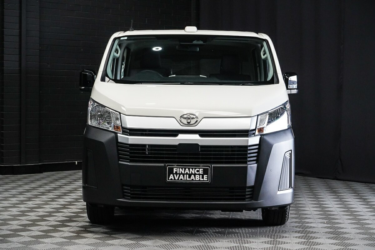 Toyota Hiace image 3