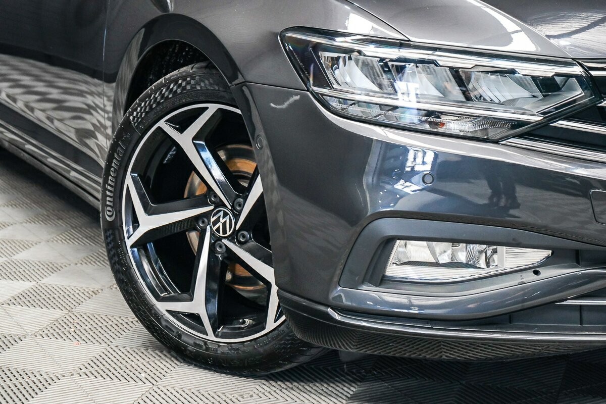 Volkswagen Passat image 2