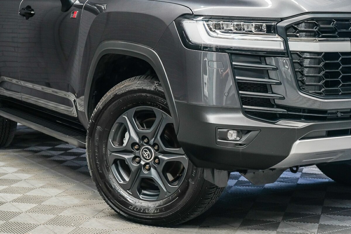 Toyota Landcruiser image 2