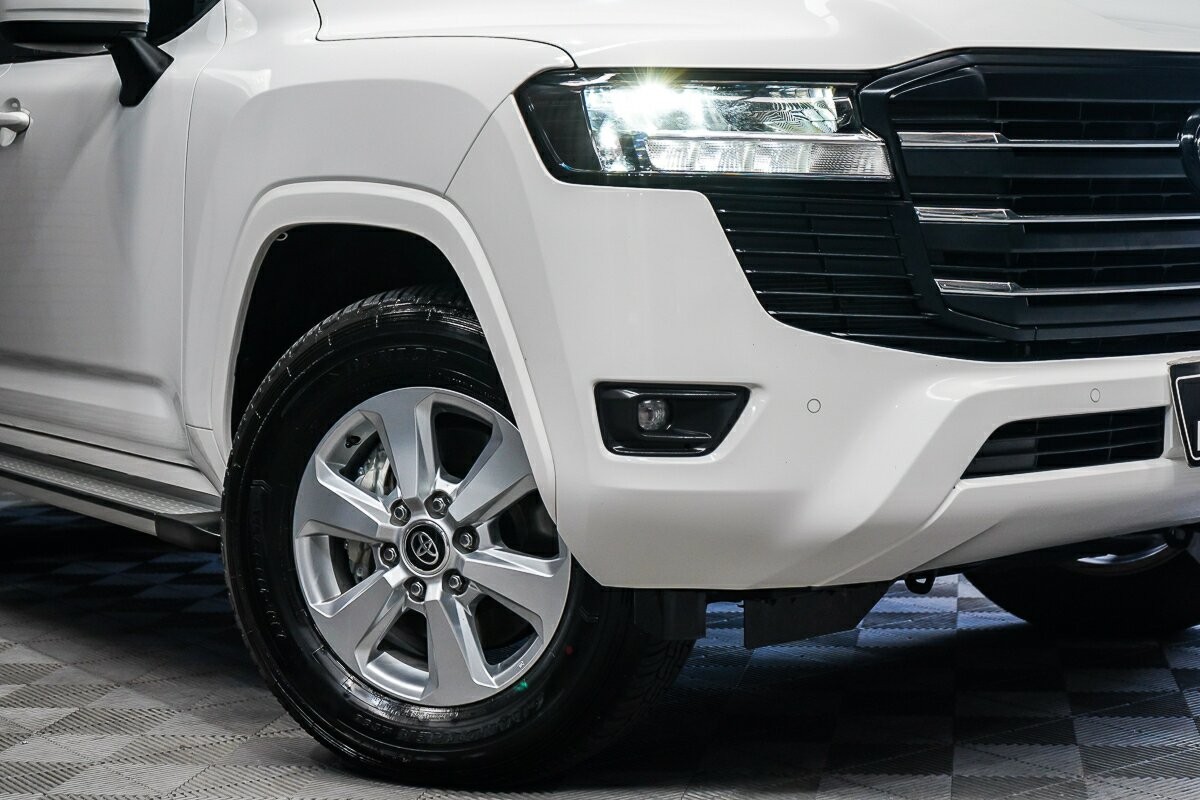 Toyota Landcruiser image 2