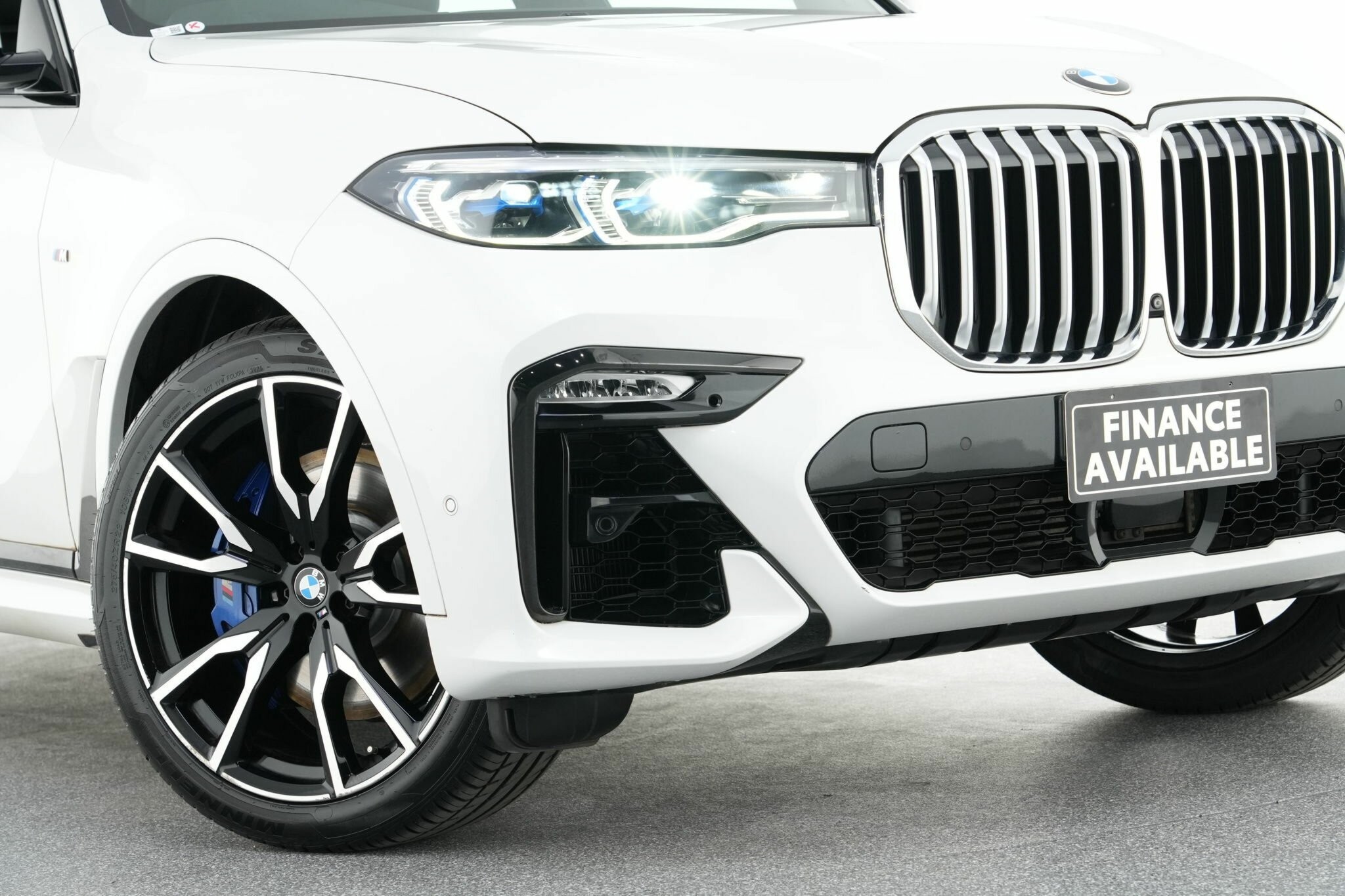 BMW X7 image 2