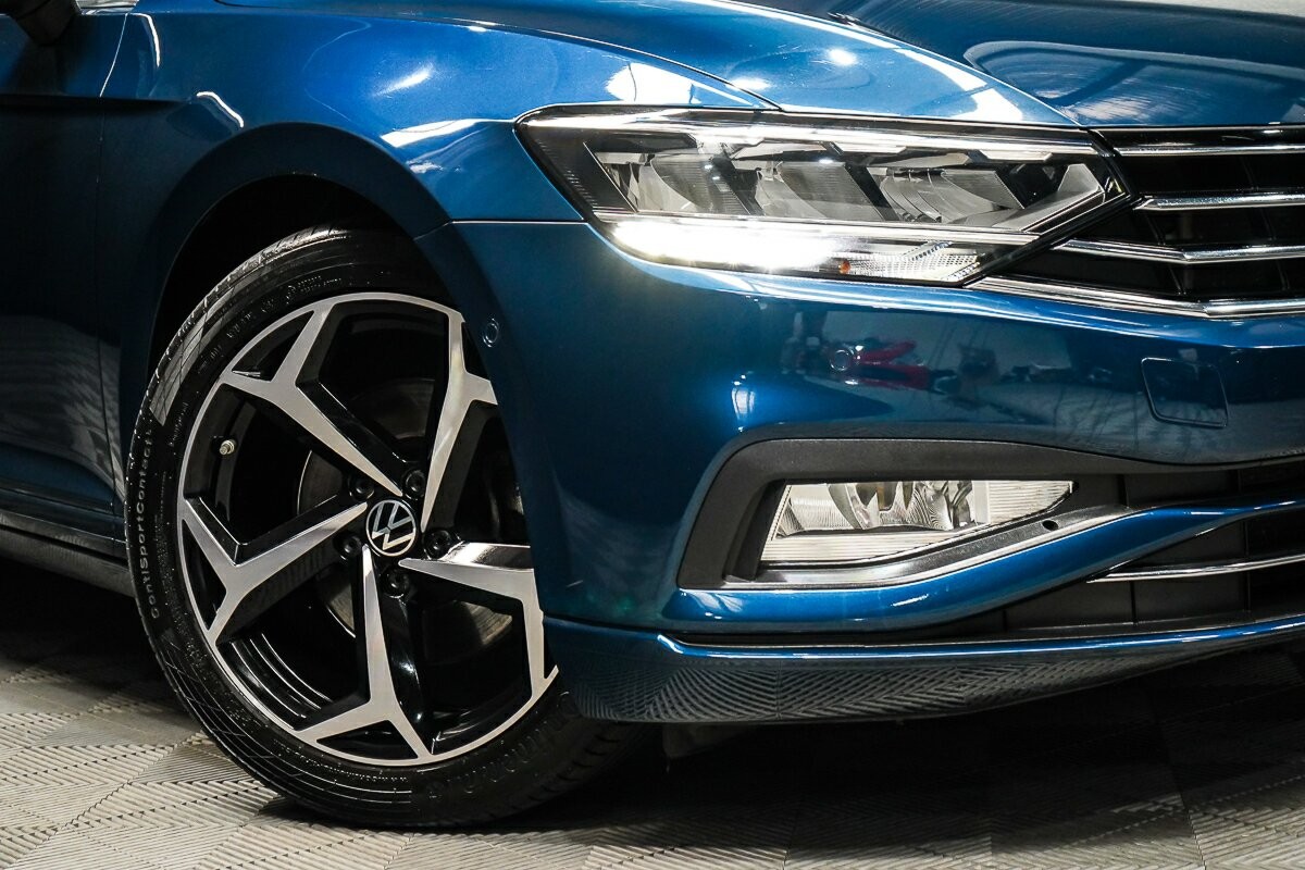 Volkswagen Passat image 2