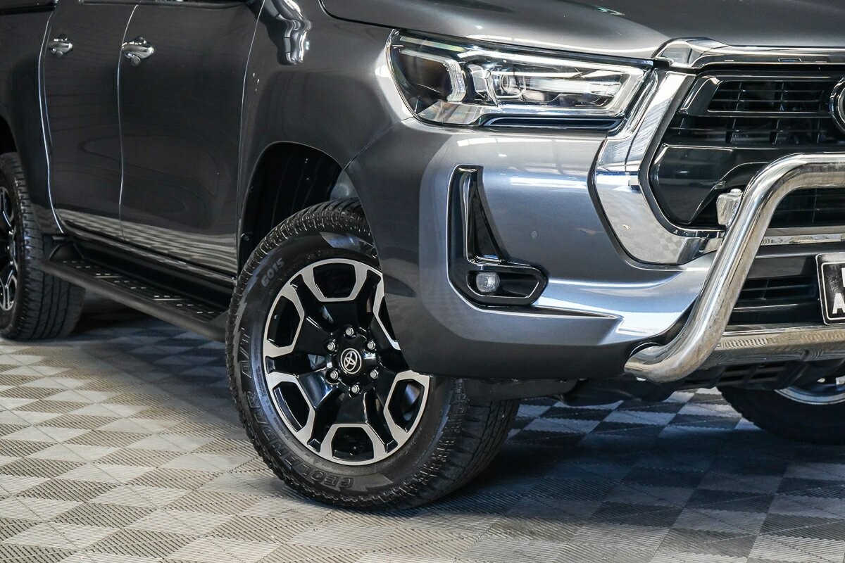Toyota Hilux image 2